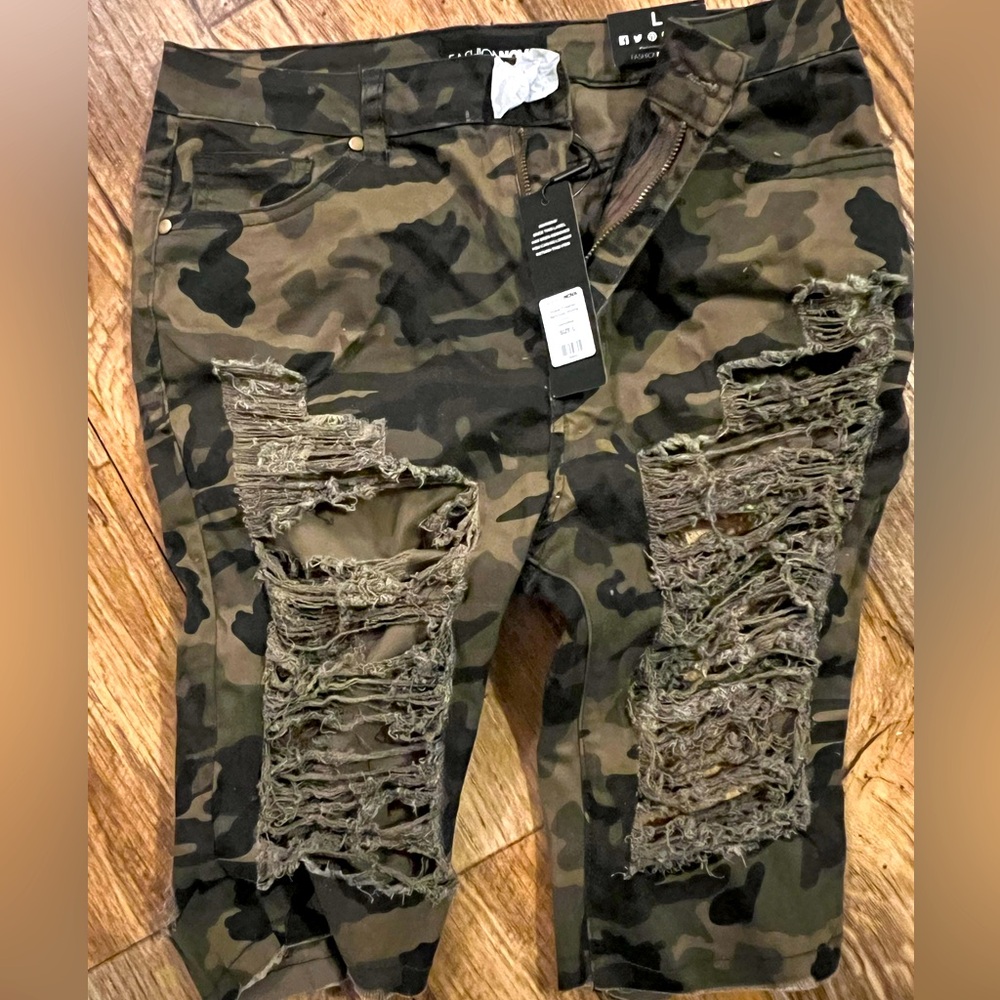 Camouflage fashion nova above knee shorts.